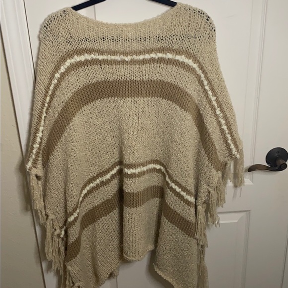 Oversized short sleeve tassel sweater - Picture 2 of 3